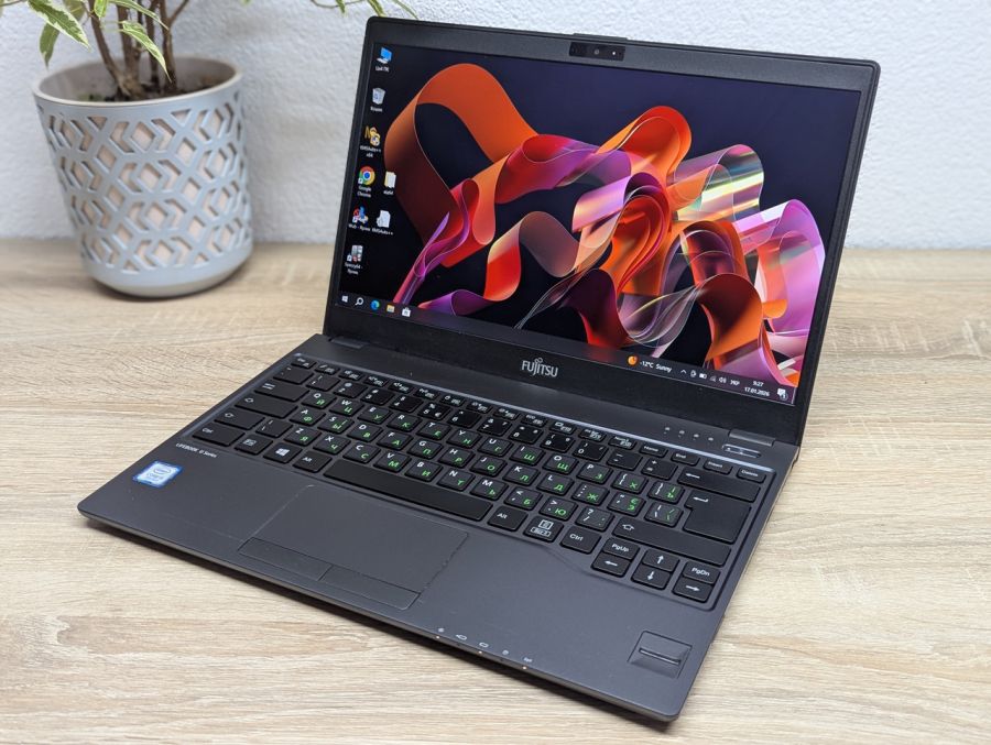 Ноутбук Б/В Fujitsu U937, Intel Core i5-7200U, DDR4 8 GB, SSD 256GB, 13" Full HD