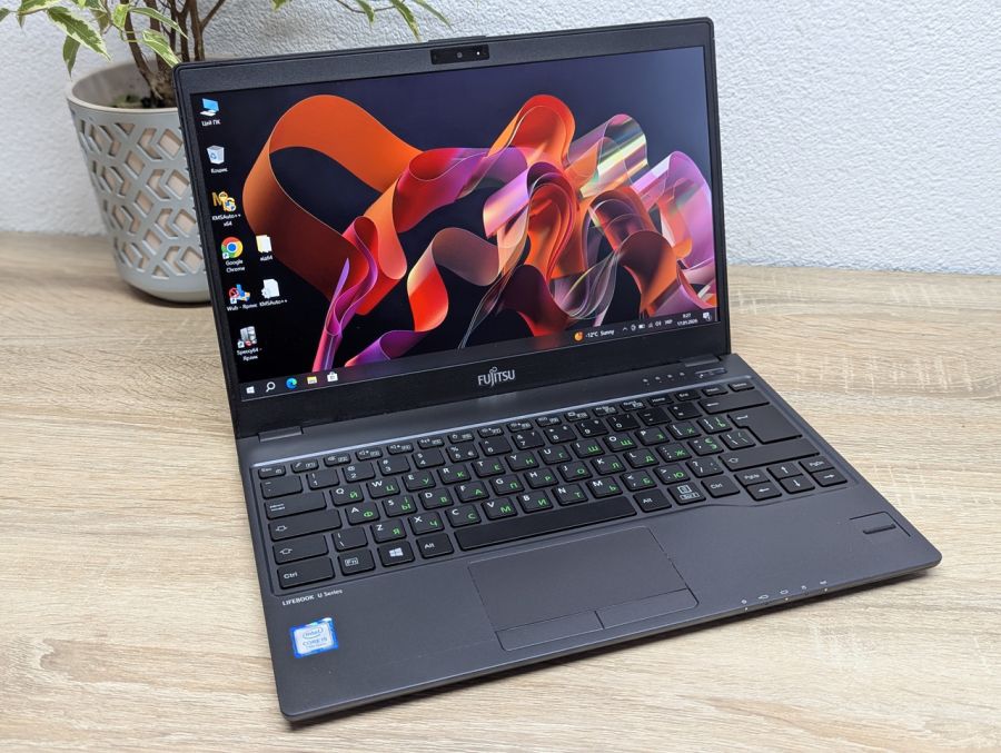 Ноутбук Б/В Fujitsu U937, Intel Core i5-7200U, DDR4 8 GB, SSD 256GB, 13" Full HD