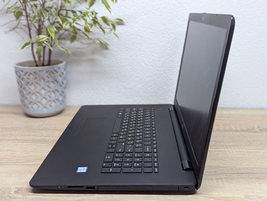 Уцінка! Ноутбук Б/В HP Laptop, Intel Core i3-6006U, DDR4 8 GB, SSD 256GB, 17" HD