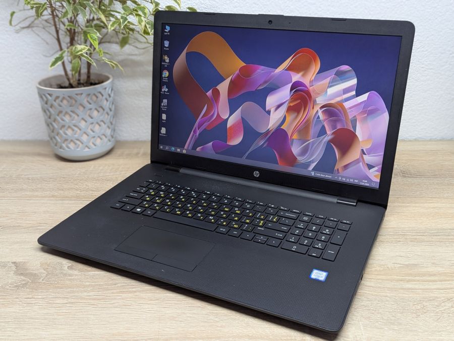 Уцінка! Ноутбук Б/В HP Laptop, Intel Core i3-6006U, DDR4 8 GB, SSD 256GB, 17" HD