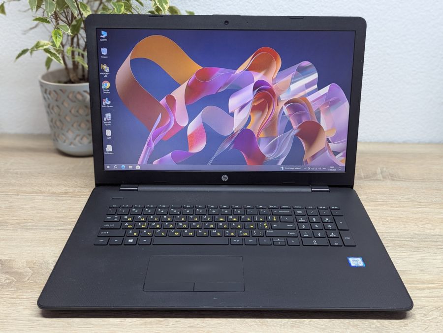 Уцінка! Ноутбук Б/В HP Laptop, Intel Core i3-6006U, DDR4 8 GB, SSD 256GB, 17" HD