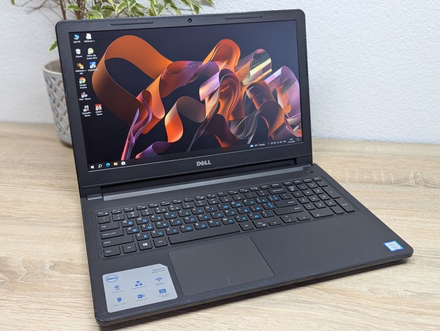 Уцінка! Ноутбук Б/В Dell Vostro 15-3568, Intel Core i3-7100U, DDR4 8 GB, SSD 256GB, 15.6" Full HD