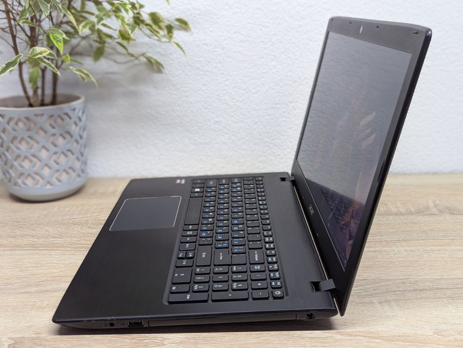 Ноутбук Б/В Acer Aspire E5-523, AMD A9-9410, DDR4 8 GB, SSD 128GB + HDD 320GB, AMD Radeon R5 Graphics, 15" Full HD
