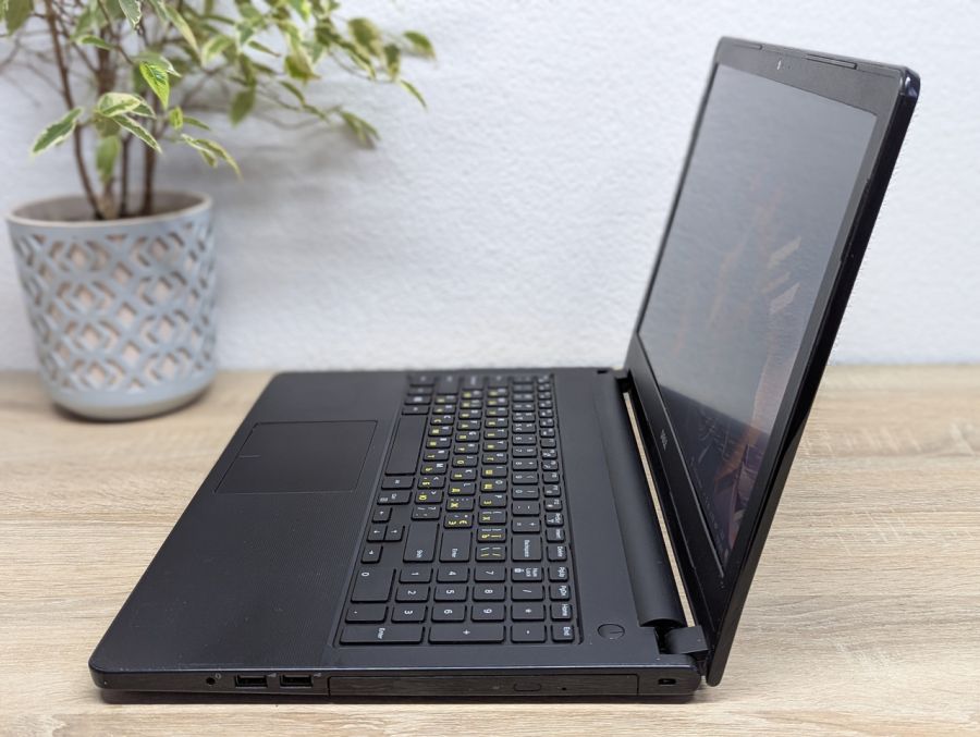 Ноутбук Б/В Dell Vostro 3558, Intel Celeron 3215U, DDR3 8 GB, SSD 128GB, 15.6" HD