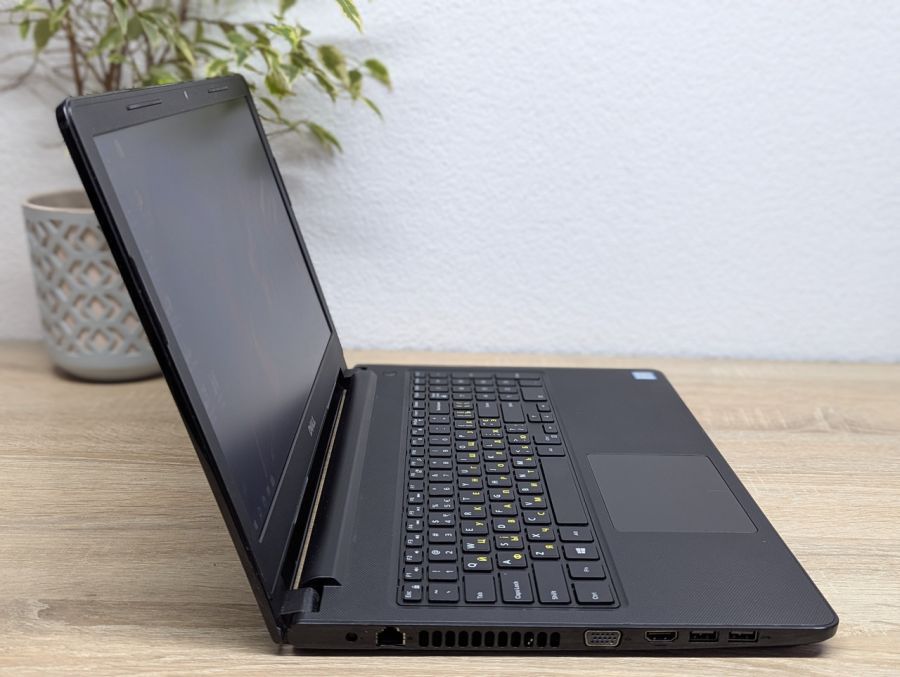 Уцінка! Ноутбук Б/В Dell Vostro 15-3568, Intel Core i5-7200U, DDR4 8 GB, SSD 256GB, 15.6" HD