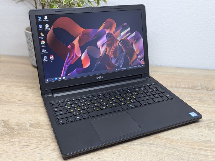 Уцінка! Ноутбук Б/В Dell Vostro 15-3568, Intel Core i5-7200U, DDR4 8 GB, SSD 256GB, 15.6" HD