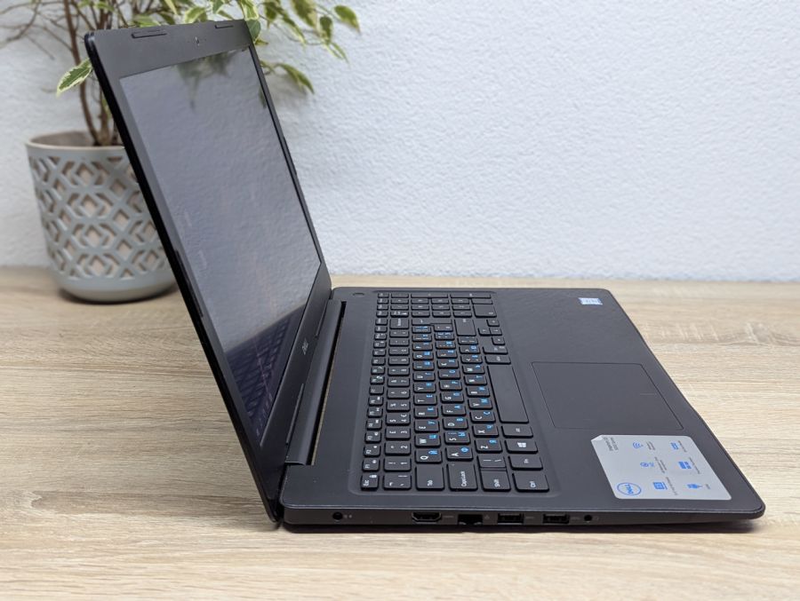 Уцінка! Ноутбук Б/В Dell Inspiron 15, Intel Core i3-7130U, DDR3 8 GB, SSD 256GB, 15.6" Full HD