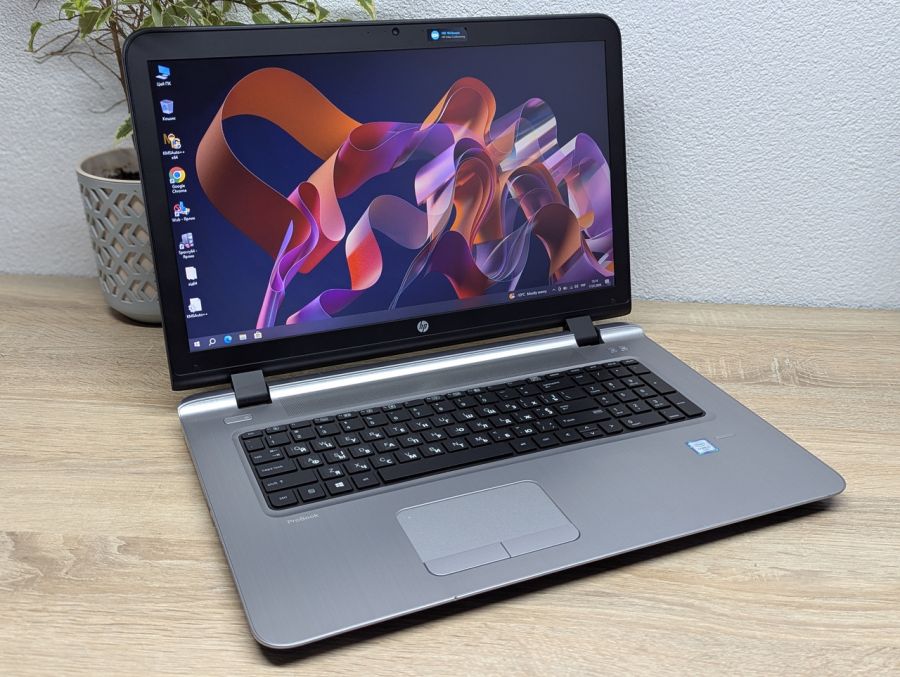 Ноутбук Б/В HP ProBook 470 G3, Intel Core i5-6200U, DDR3 8GB, SSD 128GB, AMD Radeon R7 M340 2GB, 17" Full HD