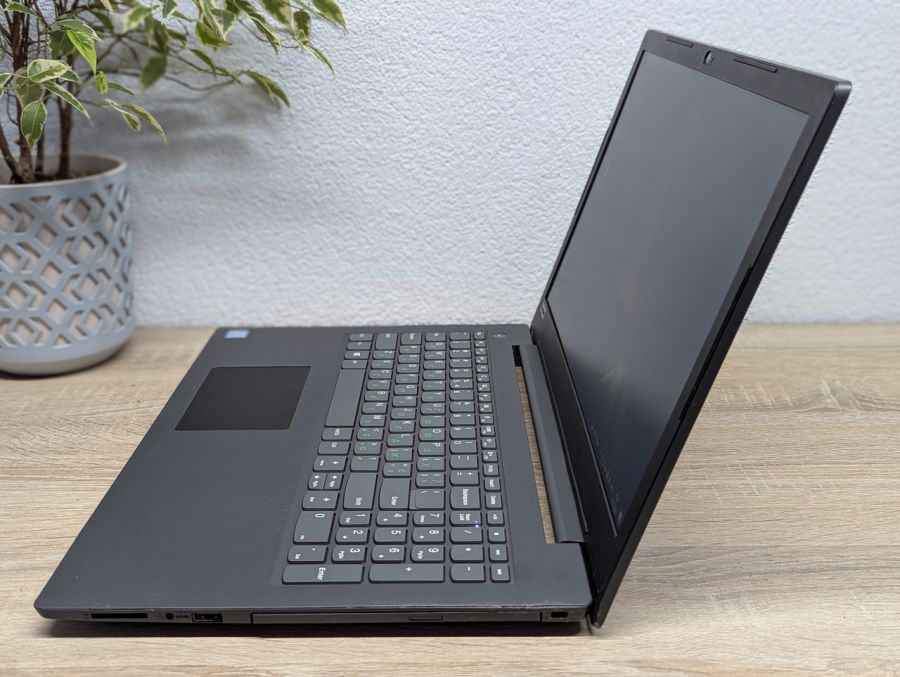 Уцінка! Ноутбук Б/В Lenovo V130-15IKB, Intel Core i3-7020U, DDR4 8 GB, SSD 128GB + 320 GB, 15.6" HD