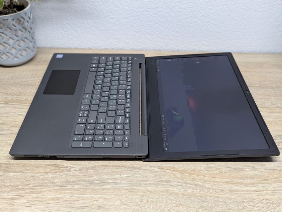Уцінка! Ноутбук Б/В Lenovo V130-15IKB, Intel Core i3-7020U, DDR4 8 GB, SSD 128GB + 320 GB, 15.6" HD