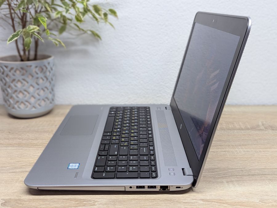 Уцінка! Ноутбук Б/В HP ProBook 450 G4, Intel Core i5-7200U, DDR4 8 GB, SSD 128GB + SSD 1TB, 15.6" HD