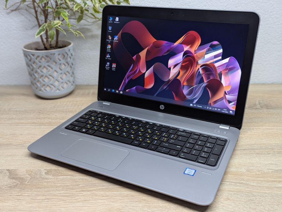 Уцінка! Ноутбук Б/В HP ProBook 450 G4, Intel Core i5-7200U, DDR4 8 GB, SSD 128GB + SSD 1TB, 15.6" HD