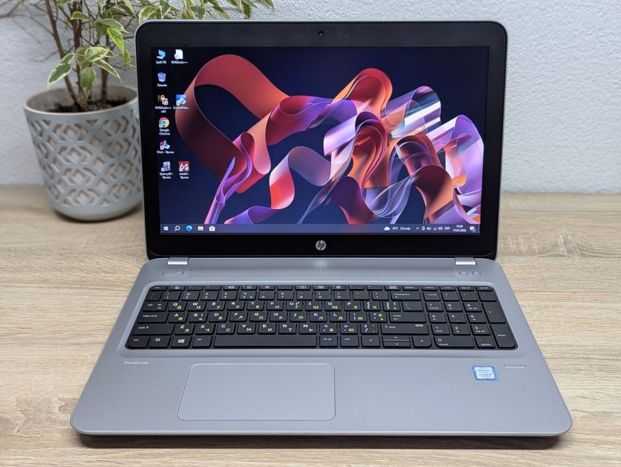 Уцінка! Ноутбук Б/В HP ProBook 450 G4, Intel Core i5-7200U, DDR4 8 GB, SSD 128GB + SSD 1TB, 15.6" HD