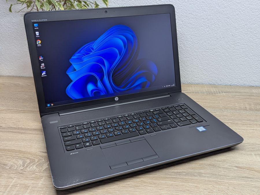 Уцінка! Ноутбук Б/В HP ZBook 17 G4, Intel Core i7-7700HQ, DDR4, SSD 256GB + HDD 320GB, NVIDIA Quadro M2200, 17" Full HD