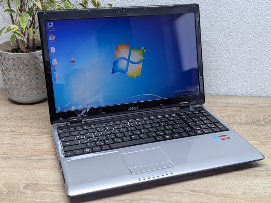 Ноутбук Б/В MSI MS-168B, AMD Athlon II P340, DDR3 8 GB, SSD 128GB, Radeon HD 4200, 15.6" HD