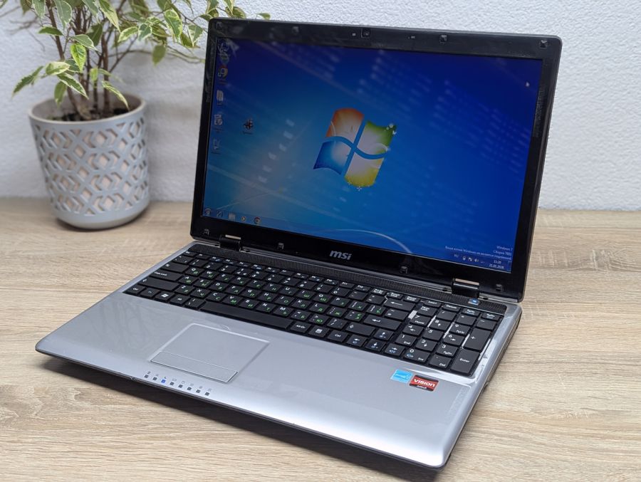 Ноутбук Б/В MSI MS-168B, AMD Athlon II P340, DDR3 8 GB, SSD 128GB, Radeon HD 4200, 15.6" HD