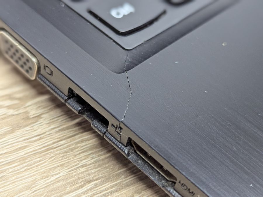 Уцінка! Ноутбук Б/В Lenovo G50-70, Intel Core i3-4005U, DDR3 8 GB, SSD 256GB, AMD Radeon HD 8500M 1 Gb, 15.6" HD
