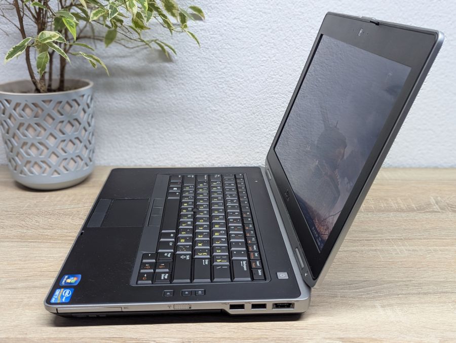 Ноутбук Б/В Dell Latitude E6430, Intel Core i7-3740QM, DDR3 8 GB, SSD 256GB, NVIDIA NVS 5200M 1Gb, 15.6"