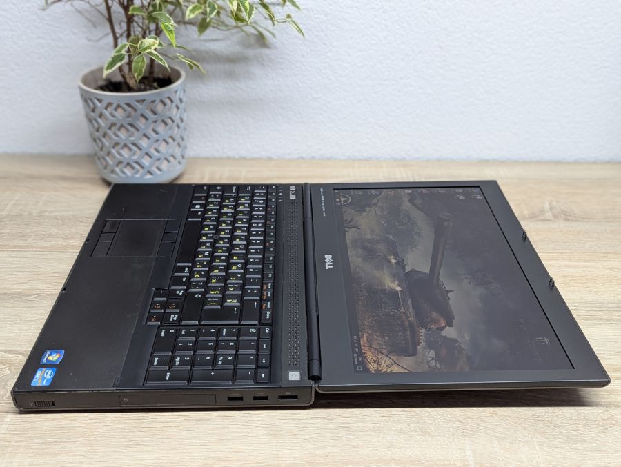 Ноутбук Б/В Dell Precision M4700, Intel Core i7-3740QM, DDR3 16 GB, SSD 256GB, 15.6" Full HD