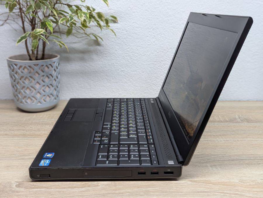 Ноутбук Б/В Dell Precision M4700, Intel Core i7-3740QM, DDR3 16 GB, SSD 256GB, 15.6" Full HD