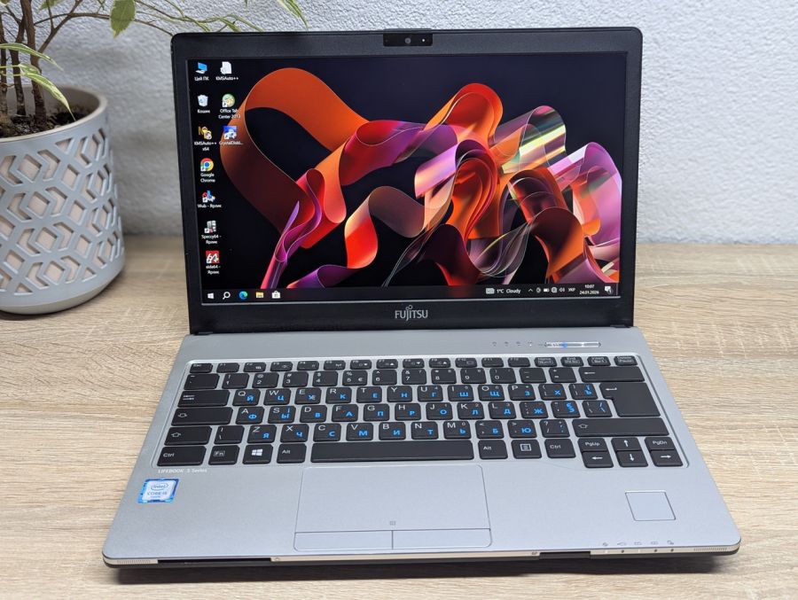 Ноутбук Б/В Fujitsu S936, Intel Core i5-6200U, DDR4 4 GB, SSD 128GB, 13" Full HD