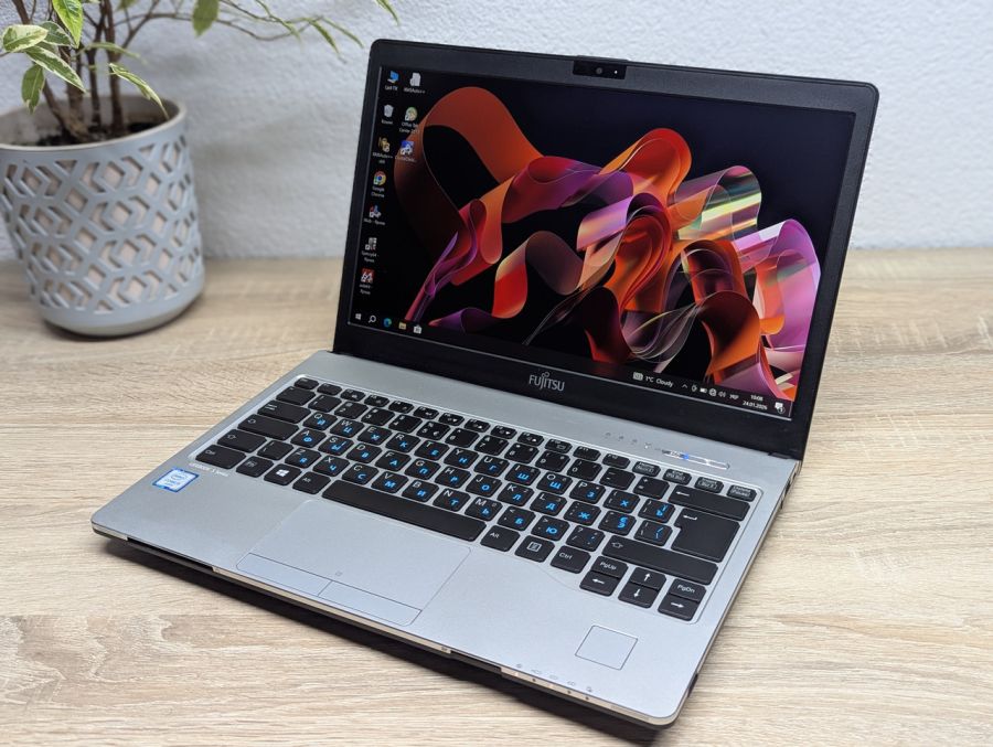Ноутбук Б/В Fujitsu S936, Intel Core i5-6200U, DDR4 4 GB, SSD 128GB, 13" Full HD