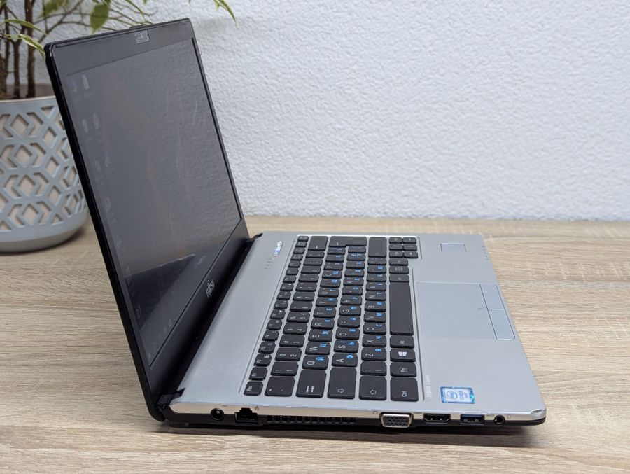 Уцінка! Ноутбук Б/В Fujitsu S936, Intel Core i5-6200U, DDR4 4 GB, SSD 128GB, 13" Full HD
