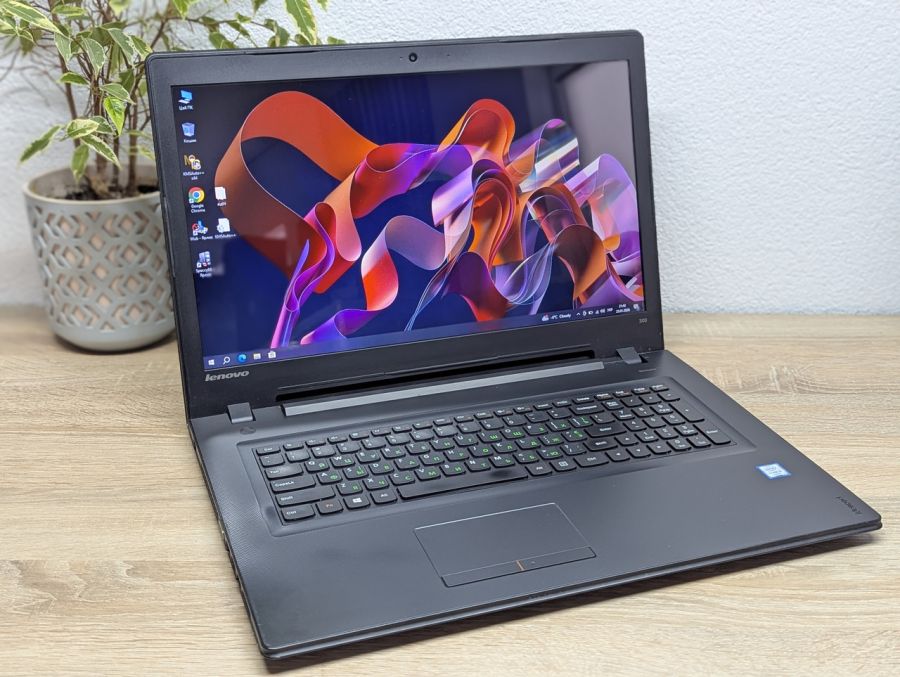 Ноутбук Б/В Lenovo IdeaPad 300-17ISK, Intel Core i5-6200U, DDR3 8 GB, SSD 256GB, 17.3" HD