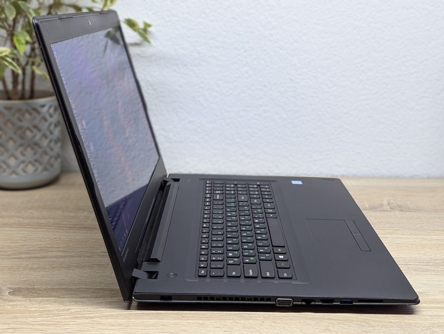 Ноутбук Б/В Lenovo IdeaPad 300-17ISK, Intel Core i5-6200U, DDR3 8 GB, SSD 256GB, 17.3" HD