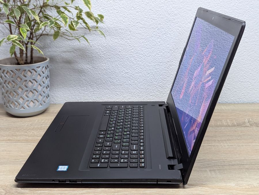 Ноутбук Б/В Lenovo IdeaPad 300-17ISK, Intel Core i5-6200U, DDR3 8 GB, SSD 256GB, 17.3" HD