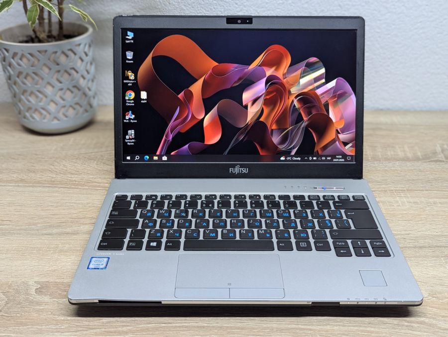Уцінка! Ноутбук Б/В Fujitsu S936, Intel Core i5-6200U, DDR4 4 GB, SSD 128GB, 13" Full HD