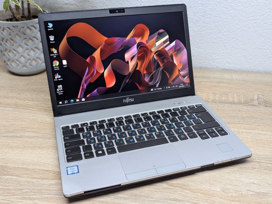 Уцінка! Ноутбук Б/В Fujitsu S936, Intel Core i5-6200U, DDR4 4 GB, SSD 128GB, 13" Full HD