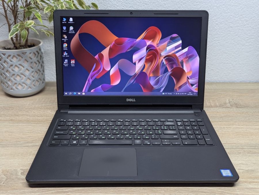 Ноутбук Б/В Dell Vostro 15-3568, Intel Core i5-7200U, DDR4 8 GB, SSD 256GB, 15.6" Full HD