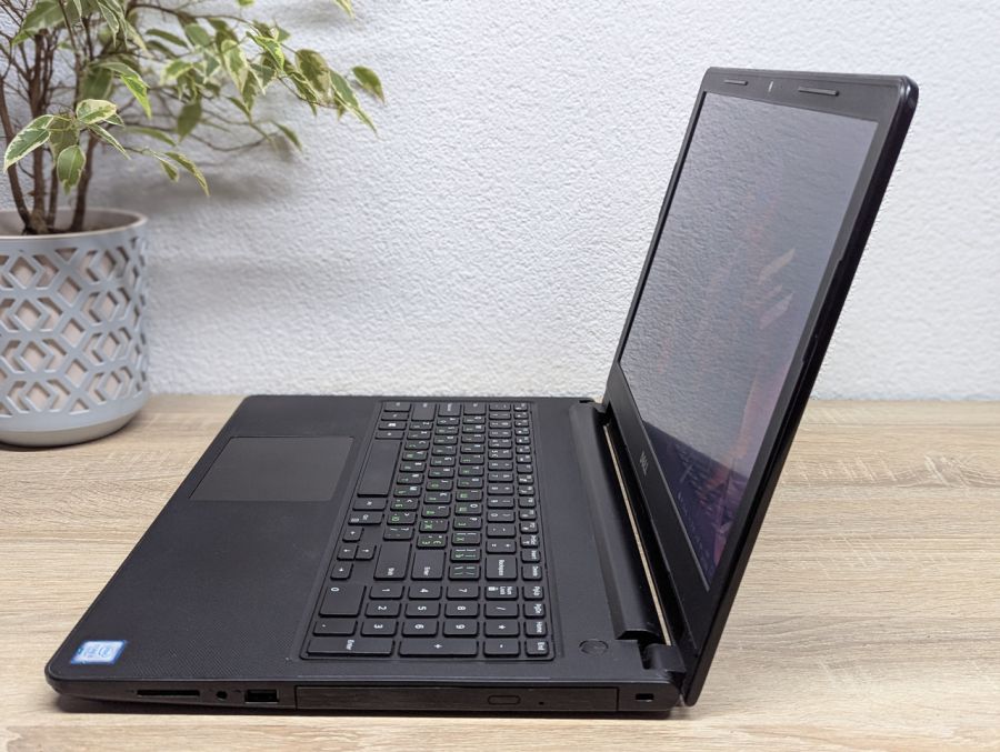 Ноутбук Б/В Dell Vostro 15-3568, Intel Core i5-7200U, DDR4 8 GB, SSD 256GB, 15.6" Full HD