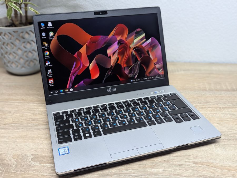 Ноутбук Б/В Fujitsu S936, Intel Core i5-6200U, DDR4 8 GB, SSD 256GB, 13" Full HD