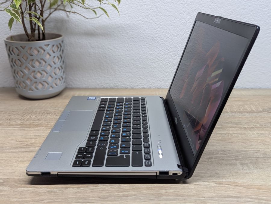 Уцінка! Ноутбук Б/В Fujitsu S936, Intel Core i5-6200U, DDR4 4 GB, SSD 128GB, 13" Full HD