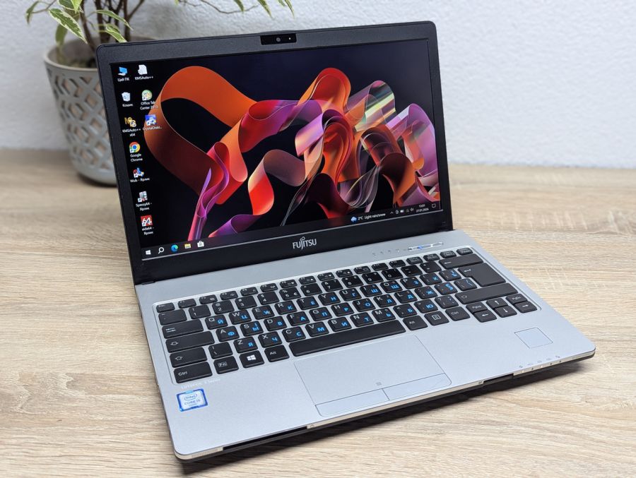 Уцінка! Ноутбук Б/В Fujitsu S936, Intel Core i5-6200U, DDR4 4 GB, SSD 128GB, 13" Full HD