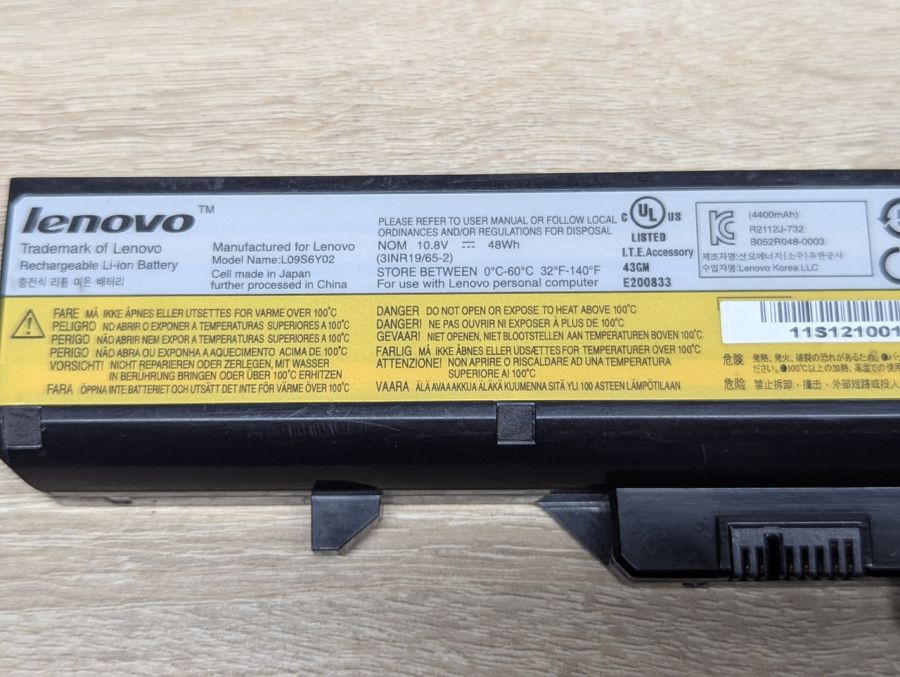 Б/В Оригінальна акумуляторна батарея Lenovo L09S6Y02