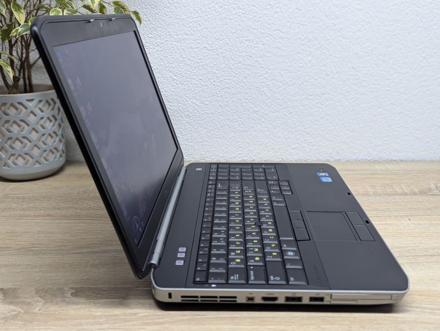 Ноутбук Б/В Dell Latitude E5520, Intel Core i5-2410M, DDR3 8 GB, SSD 128GB, 15.6" HD