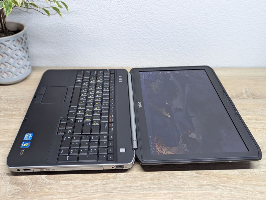 Ноутбук Б/В Dell Latitude E5520, Intel Core i5-2410M, DDR3 8 GB, SSD 128GB, 15.6" HD