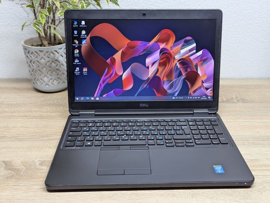 Уцінка! Ноутбук Б/В Dell Latitude E5550, Intel Core i5-5300U, DDR3 8 GB, SSD 128GB, 15.6" HD