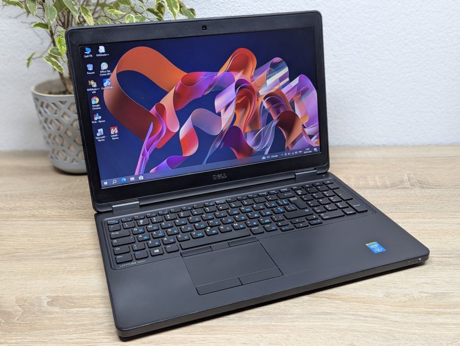 Уцінка! Ноутбук Б/В Dell Latitude E5550, Intel Core i5-5300U, DDR3 8 GB, SSD 128GB, 15.6" HD