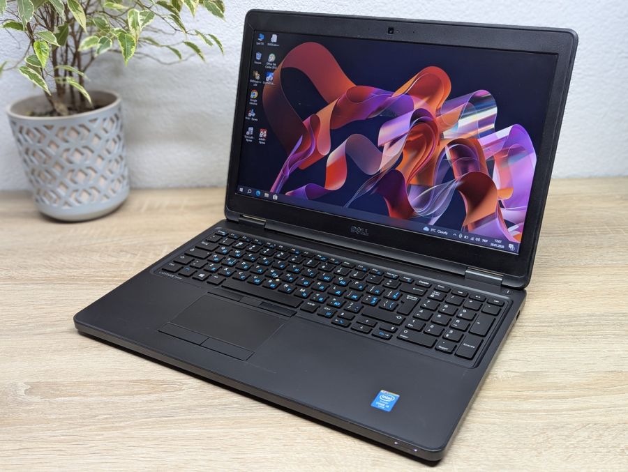 Уцінка! Ноутбук Б/В Dell Latitude E5550, Intel Core i5-5300U, DDR3 8 GB, SSD 128GB, 15.6" HD