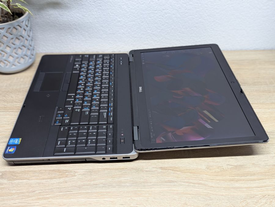 Уцінка! Ноутбук Б/В Dell E6540, Intel Core i5-4310M, DDR3 8 GB, SSD 256GB, AMD Radeon HD 8790M 2Gb, 15.6" HD