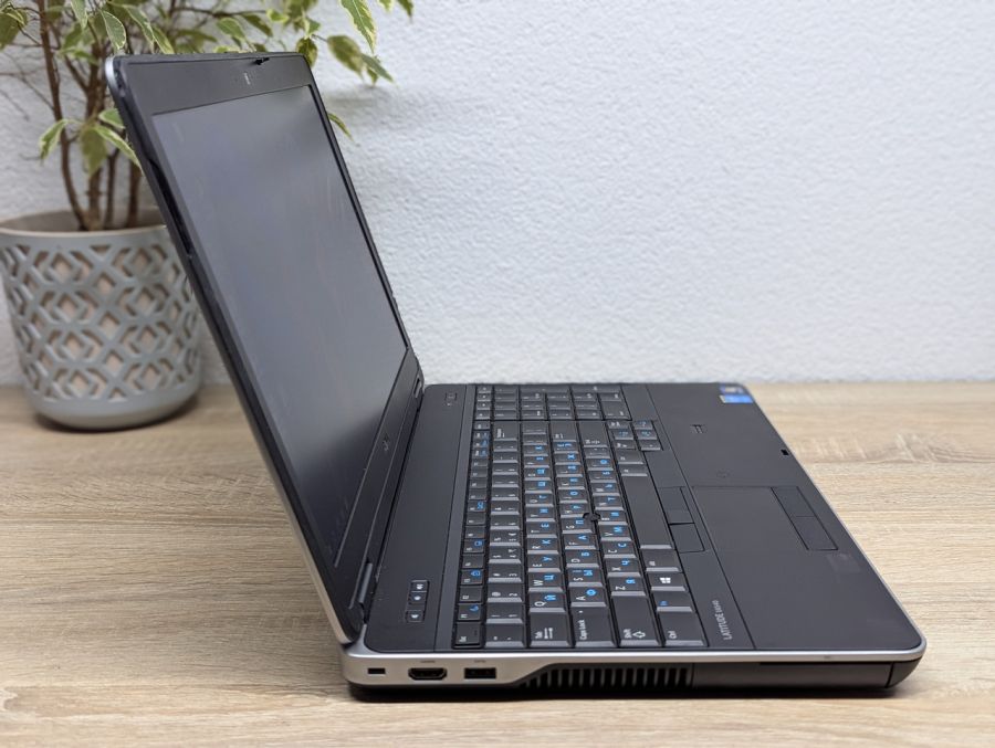 Уцінка! Ноутбук Б/В Dell E6540, Intel Core i5-4310M, DDR3 8 GB, SSD 256GB, AMD Radeon HD 8790M 2Gb, 15.6" HD