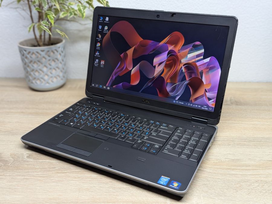 Уцінка! Ноутбук Б/В Dell E6540, Intel Core i5-4310M, DDR3 8 GB, SSD 256GB, AMD Radeon HD 8790M 2Gb, 15.6" HD