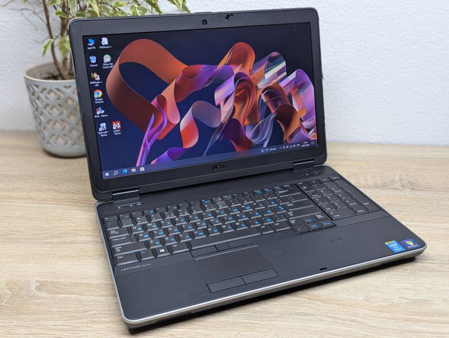 Уцінка! Ноутбук Б/В Dell E6540, Intel Core i5-4310M, DDR3 8 GB, SSD 256GB, AMD Radeon HD 8790M 2Gb, 15.6" HD