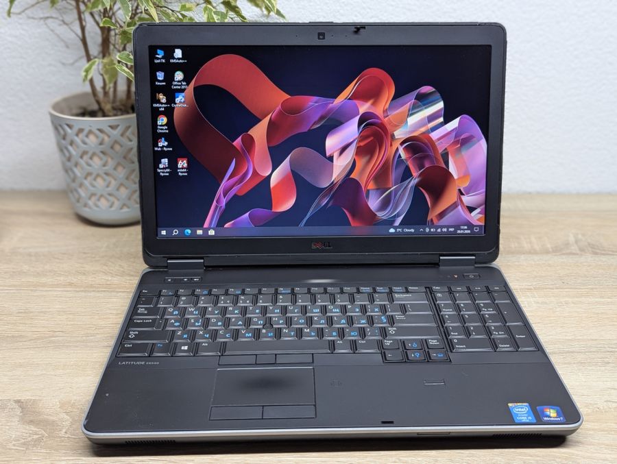 Уцінка! Ноутбук Б/В Dell E6540, Intel Core i5-4310M, DDR3 8 GB, SSD 256GB, AMD Radeon HD 8790M 2Gb, 15.6" HD