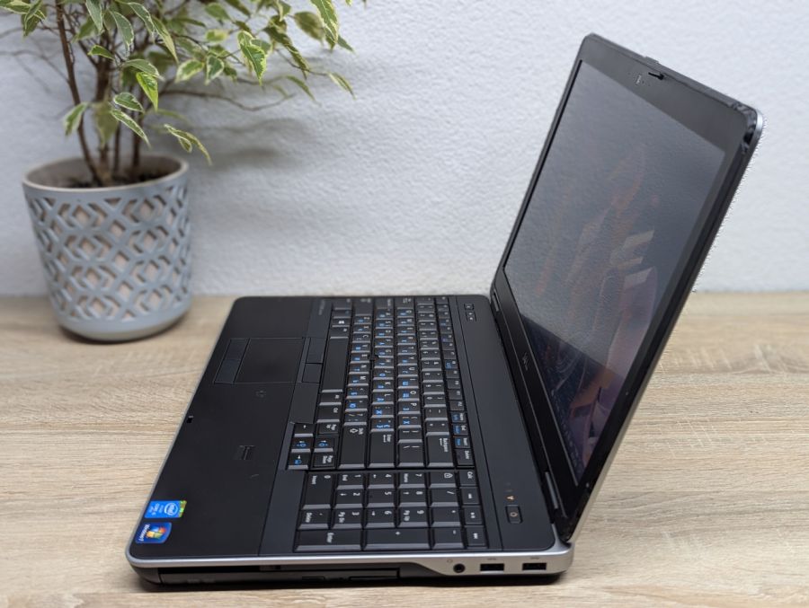 Уцінка! Ноутбук Б/В Dell E6540, Intel Core i5-4310M, DDR3 8 GB, SSD 256GB, AMD Radeon HD 8790M 2Gb, 15.6" HD