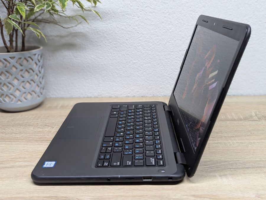 Ноутбук Б/В Dell Latitude 3310, Intel Core i3-8145U, DDR4 8 GB, SSD 128GB, 13" Full HD